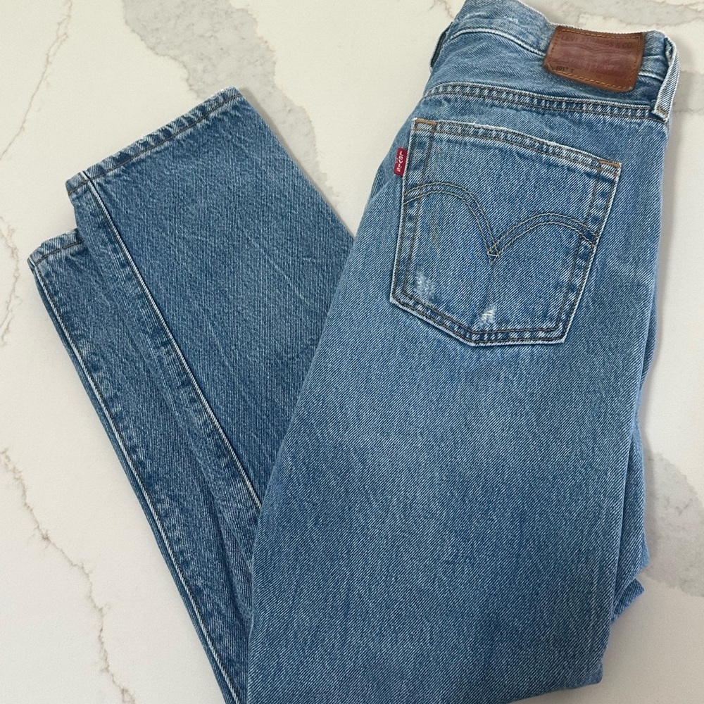 Levi's Classic Blue Jeans with Leather Patch